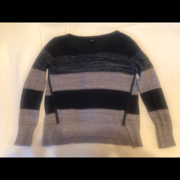 2 sweaters - Picture 2 of 5